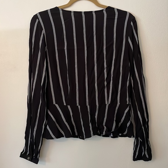 H&M Size 10 Black and White Striped Button Down V-Neck Peplum Blouse - Picture 2 of 5